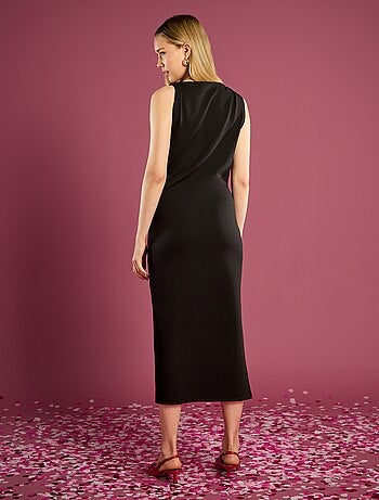 Vestido midi justo com decote drapeado