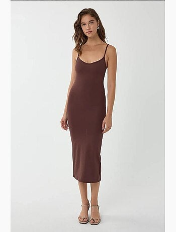 Vestido midi justo com decote em V e alças finas