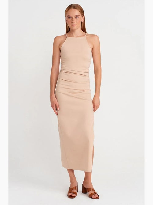 Vestido midi justo com decote halter e racha dilvin - Kiabi Vestido midi justo com decote halter e racha dilvin - Kiabi