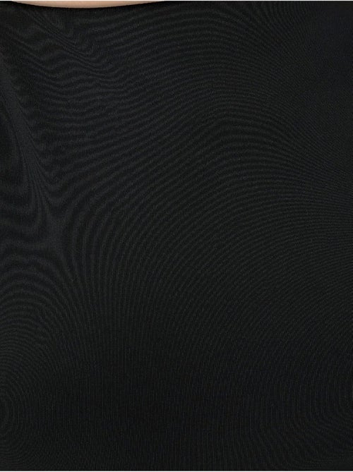 Vestido midi justo com decote halter - Kiabi Vestido midi justo com decote halter - Kiabi