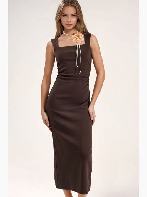 Vestido midi justo com decote quadrado e racha hiccup - Kiabi Vestido midi justo com decote quadrado e racha hiccup - Kiabi
