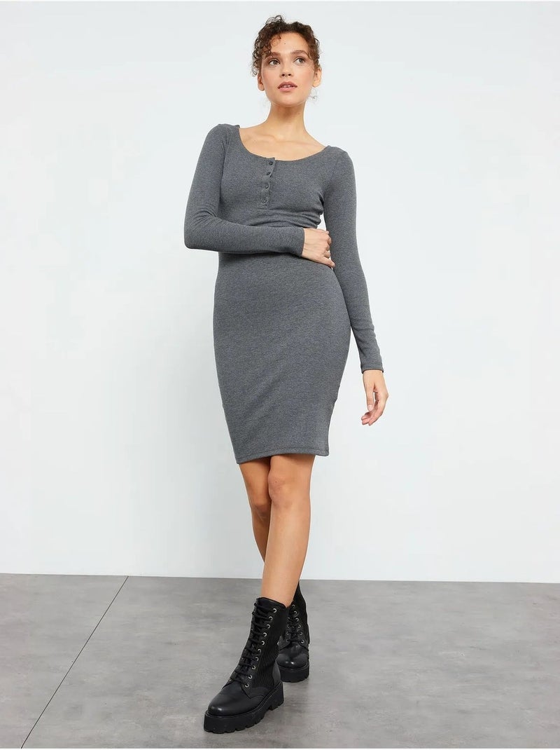 Vestido midi justo com gola redonda tommy Cinza - Kiabi