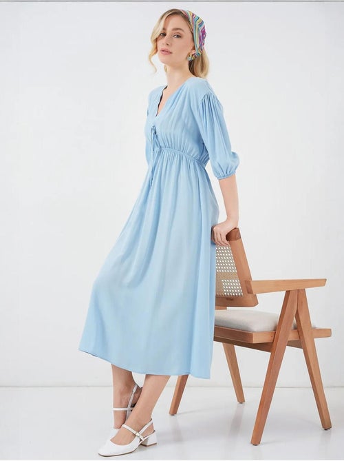 Vestido midi justo em a com decote em v e detalhe de vivo bdart - Kiabi Vestido midi justo em a com decote em v e detalhe de vivo bdart - Kiabi