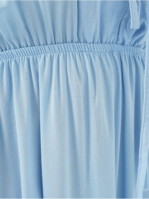 Vestido midi justo em a com decote em v e detalhe de vivo bdart - Kiabi Vestido midi justo em a com decote em v e detalhe de vivo bdart - Kiabi