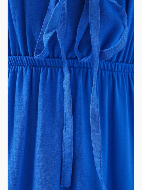 Vestido midi justo em a com decote em v e detalhe de vivo bdart - Kiabi Vestido midi justo em a com decote em v e detalhe de vivo bdart - Kiabi