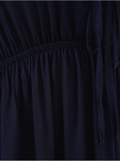 Vestido midi justo em a com decote em v e detalhe de vivo bdart - Kiabi Vestido midi justo em a com decote em v e detalhe de vivo bdart - Kiabi