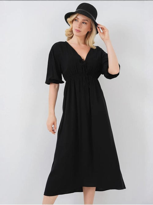 Vestido midi justo em a com decote em v e detalhe de vivo bdart - Kiabi Vestido midi justo em a com decote em v e detalhe de vivo bdart - Kiabi