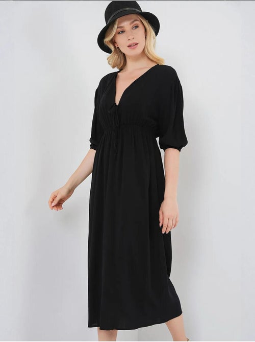 Vestido midi justo em a com decote em v e detalhe de vivo bdart - Kiabi Vestido midi justo em a com decote em v e detalhe de vivo bdart - Kiabi