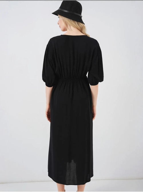 Vestido midi justo em a com decote em v e detalhe de vivo bdart - Kiabi Vestido midi justo em a com decote em v e detalhe de vivo bdart - Kiabi