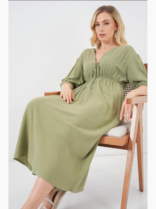 Vestido midi justo em a com decote em v e detalhe de vivo bdart - Kiabi Vestido midi justo em a com decote em v e detalhe de vivo bdart - Kiabi