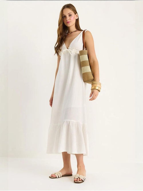 Vestido midi justo em linha a com decote em v e detalhe de debrum lucci - Kiabi Vestido midi justo em linha a com decote em v e detalhe de debrum lucci - Kiabi