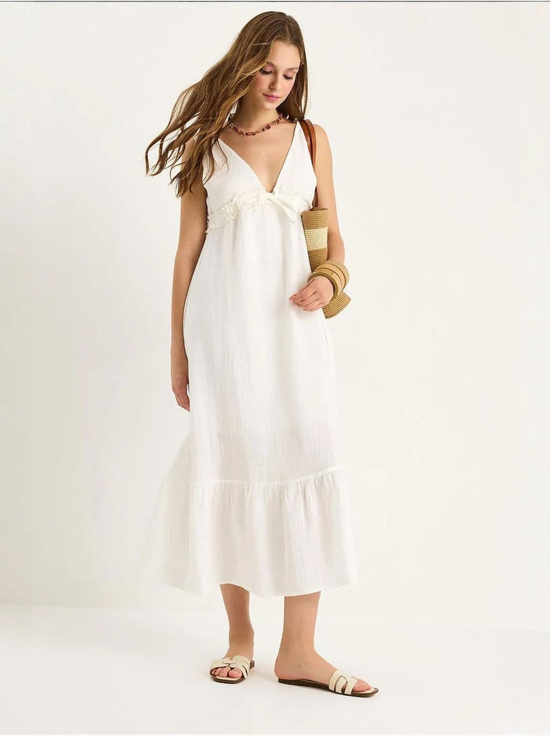 Vestido midi justo em linha a com decote em v e detalhe de debrum lucci Branco - Kiabi