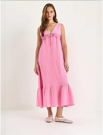 Vestido midi justo em linha a com decote em v e detalhe de debrum lucci