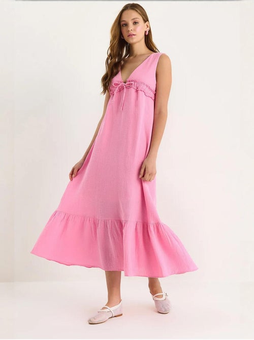 Vestido midi justo em linha a com decote em v e detalhe de debrum lucci - Kiabi Vestido midi justo em linha a com decote em v e detalhe de debrum lucci - Kiabi