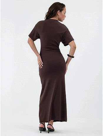 Vestido midi justo liso com decote redondo busem