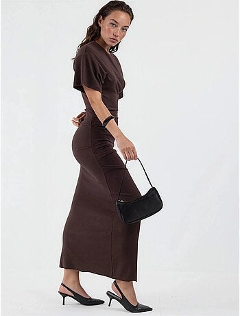 Vestido midi justo liso com decote redondo busem