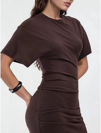 Vestido midi justo liso com decote redondo busem