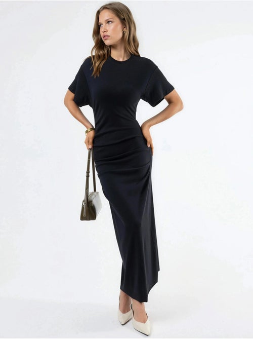 Vestido midi justo liso com decote redondo busem - Kiabi Vestido midi justo liso com decote redondo busem - Kiabi