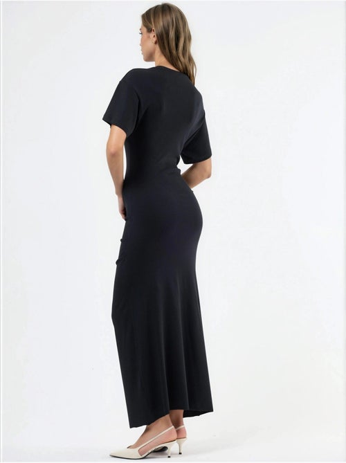 Vestido midi justo liso com decote redondo busem - Kiabi Vestido midi justo liso com decote redondo busem - Kiabi