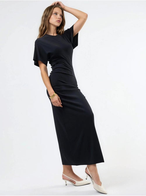 Vestido midi justo liso com decote redondo busem - Kiabi Vestido midi justo liso com decote redondo busem - Kiabi