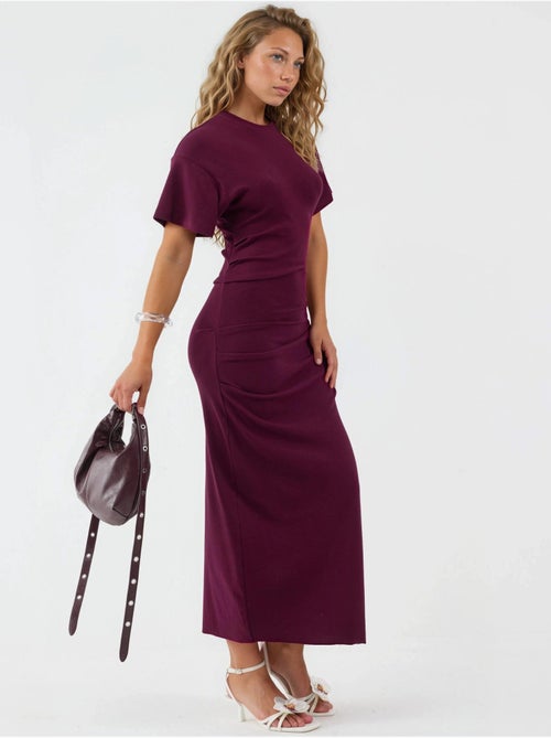Vestido midi justo liso com decote redondo busem - Kiabi Vestido midi justo liso com decote redondo busem - Kiabi