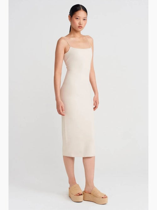 Vestido midi justo sem mangas com detalhe cut-out dilvin - Kiabi Vestido midi justo sem mangas com detalhe cut-out dilvin - Kiabi