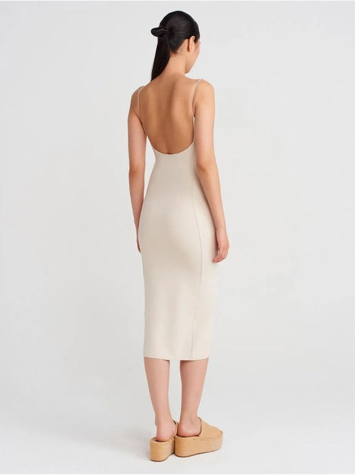 Vestido midi justo sem mangas com detalhe cut-out dilvin - Kiabi Vestido midi justo sem mangas com detalhe cut-out dilvin - Kiabi