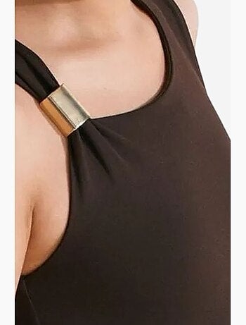 Vestido midi justo sem mangas com detalhe de acessório dilvin