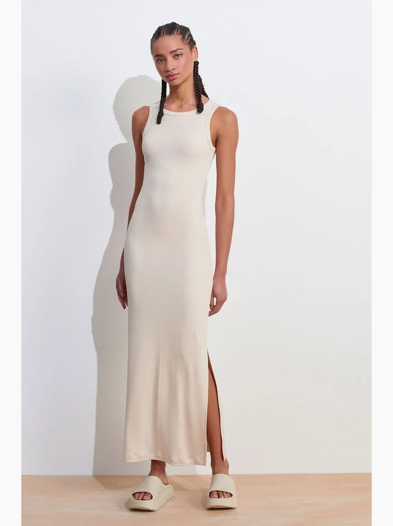 Vestido midi justo sem mangas com racha dilvin Areia - Kiabi