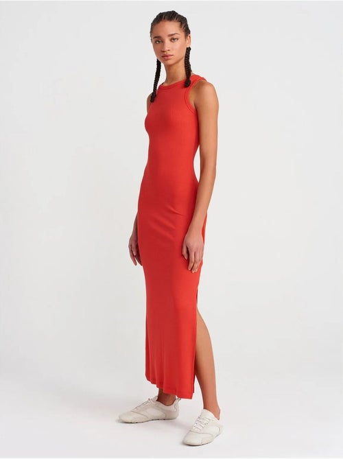 Vestido midi justo sem mangas com racha dilvin - Kiabi Vestido midi justo sem mangas com racha dilvin - Kiabi