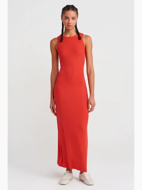 Vestido midi justo sem mangas com racha dilvin - Kiabi Vestido midi justo sem mangas com racha dilvin - Kiabi
