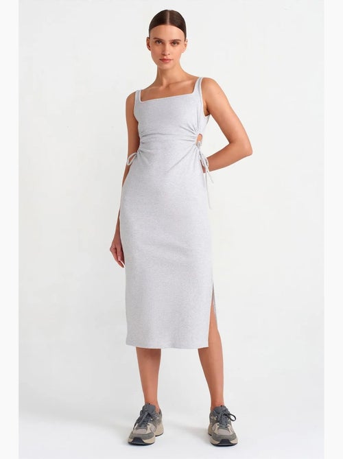Vestido midi justo sem mangas com recorte dilvin - Kiabi Vestido midi justo sem mangas com recorte dilvin - Kiabi