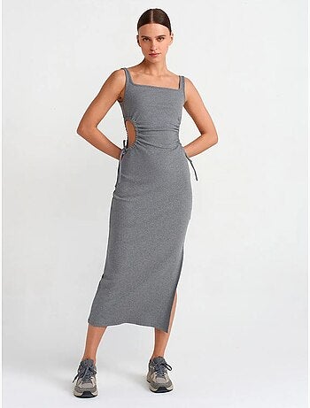 Vestido midi justo sem mangas com recorte dilvin