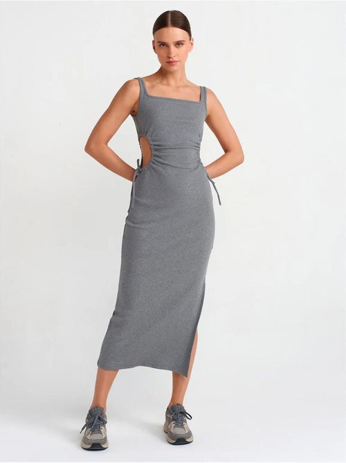 Vestido midi justo sem mangas com recorte dilvin - Kiabi Vestido midi justo sem mangas com recorte dilvin - Kiabi