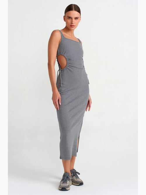 Vestido midi justo sem mangas com recorte dilvin - Kiabi Vestido midi justo sem mangas com recorte dilvin - Kiabi