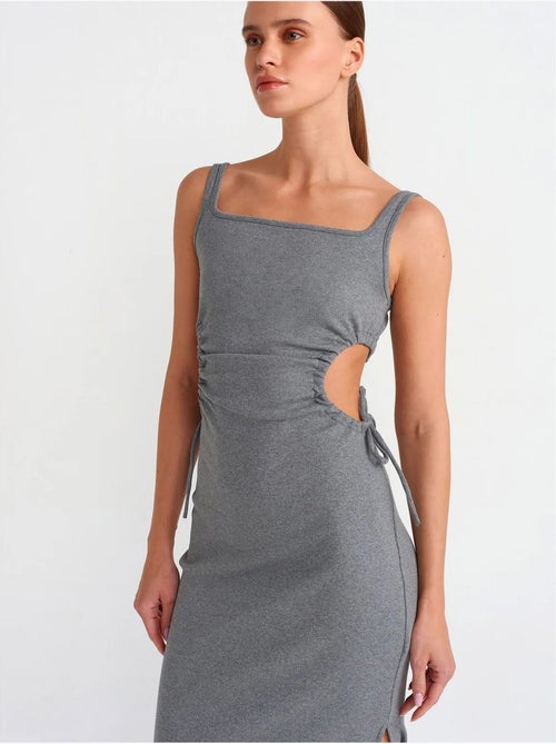 Vestido midi justo sem mangas com recorte dilvin - Kiabi Vestido midi justo sem mangas com recorte dilvin - Kiabi
