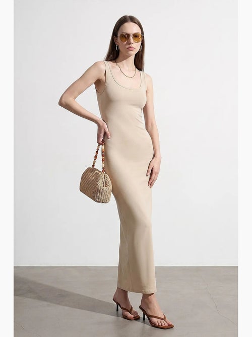 Vestido midi justo sem mangas dilvin - Kiabi Vestido midi justo sem mangas dilvin - Kiabi