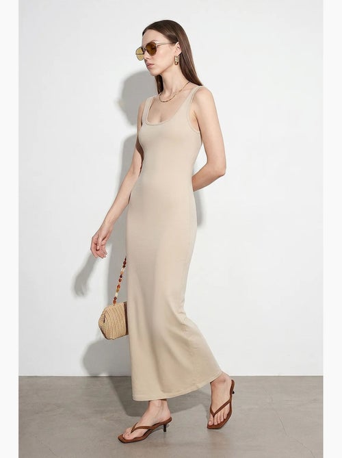 Vestido midi justo sem mangas dilvin - Kiabi Vestido midi justo sem mangas dilvin - Kiabi