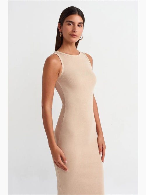 Vestido midi justo sem mangas dilvin - Kiabi Vestido midi justo sem mangas dilvin - Kiabi