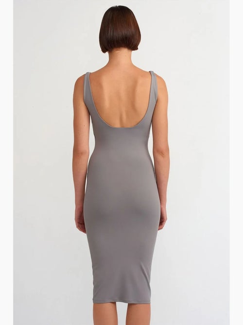 Vestido midi justo sem mangas dilvin - Kiabi Vestido midi justo sem mangas dilvin - Kiabi
