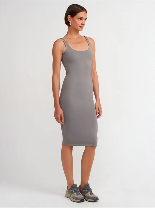 Vestido midi justo sem mangas dilvin - Kiabi Vestido midi justo sem mangas dilvin - Kiabi