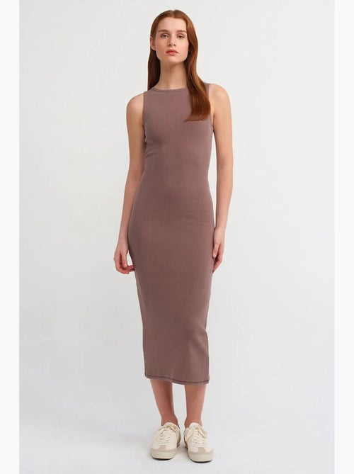 Vestido midi justo sem mangas dilvin - Kiabi Vestido midi justo sem mangas dilvin - Kiabi
