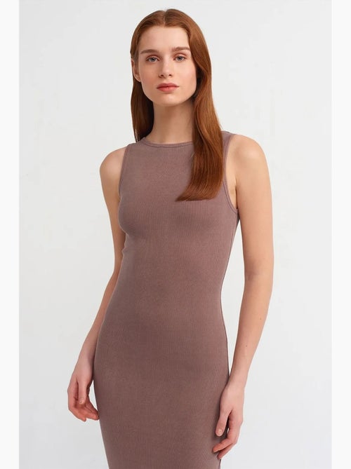 Vestido midi justo sem mangas dilvin - Kiabi Vestido midi justo sem mangas dilvin - Kiabi