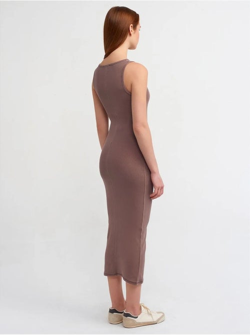 Vestido midi justo sem mangas dilvin - Kiabi Vestido midi justo sem mangas dilvin - Kiabi