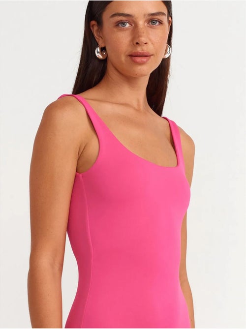 Vestido midi justo sem mangas dilvin - Kiabi Vestido midi justo sem mangas dilvin - Kiabi