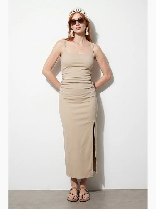 Vestido midi justo sem mangas para mulher dilvin - Kiabi Vestido midi justo sem mangas para mulher dilvin - Kiabi