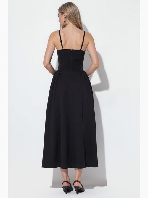 Vestido midi liso com decote em coração hiccup - Kiabi Vestido midi liso com decote em coração hiccup - Kiabi