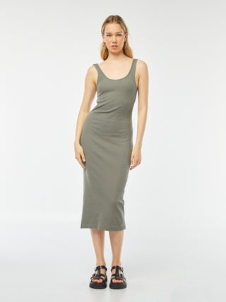 Vestido midi nervurado sem mangas
