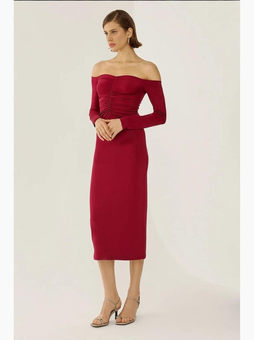 Vestido midi ombro a ombro hiccup - Kiabi Vestido midi ombro a ombro hiccup - Kiabi