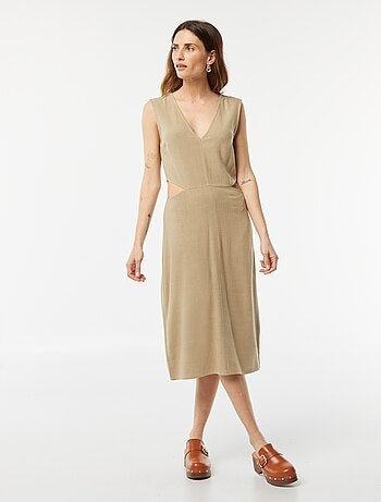Vestido midi sem mangas + abertura dos lados